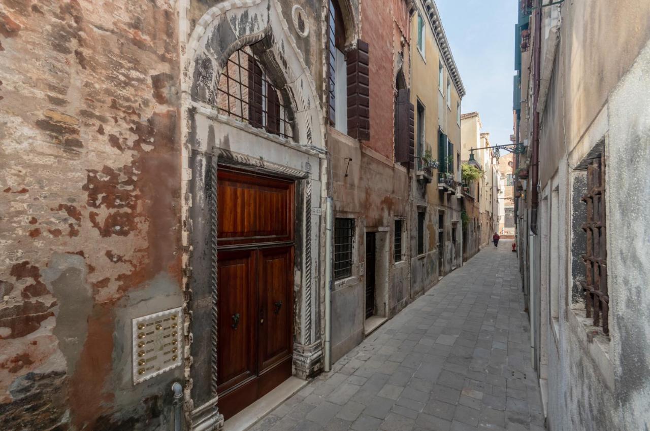 Palazzo Dolfin - Piazza San Marco Lovely Apartment Венеція Екстер'єр фото
