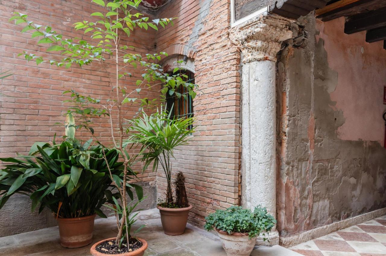 Palazzo Dolfin - Piazza San Marco Lovely Apartment Венеція Екстер'єр фото