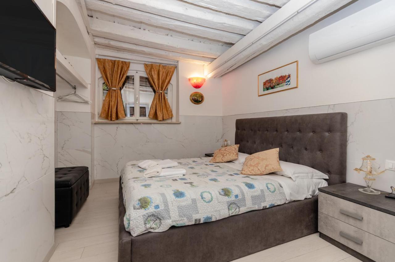 Palazzo Dolfin - Piazza San Marco Lovely Apartment Венеція Екстер'єр фото