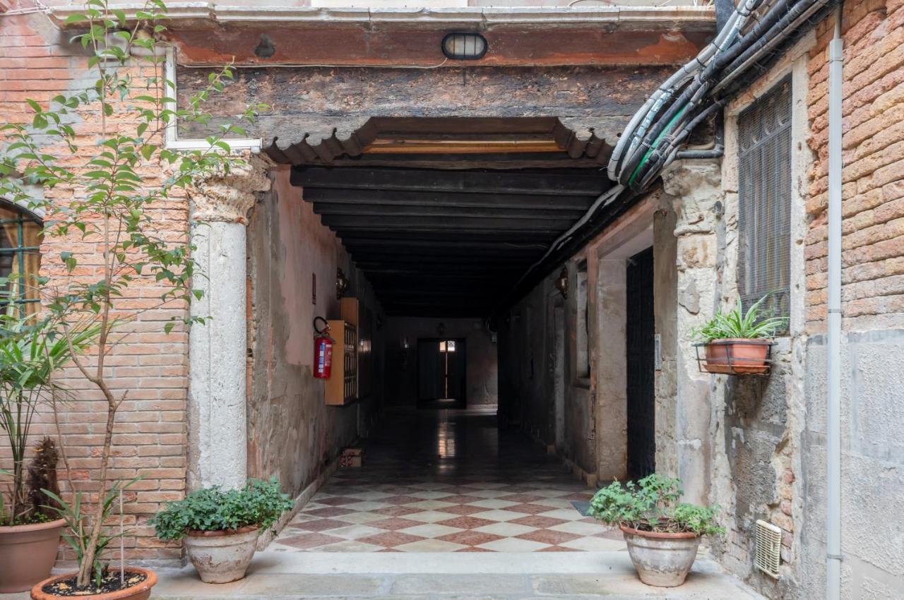 Palazzo Dolfin - Piazza San Marco Lovely Apartment Венеція Екстер'єр фото
