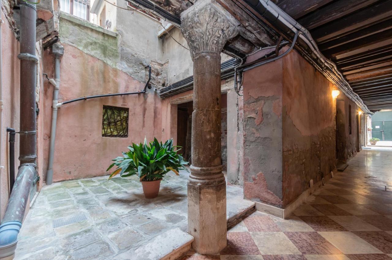 Palazzo Dolfin - Piazza San Marco Lovely Apartment Венеція Екстер'єр фото